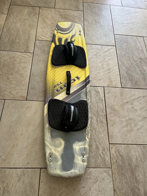 Cabrinha Icon 130 Kiteboard Twin Tip 130cm Kitesurf Surfbrett mit Pads Riemen
