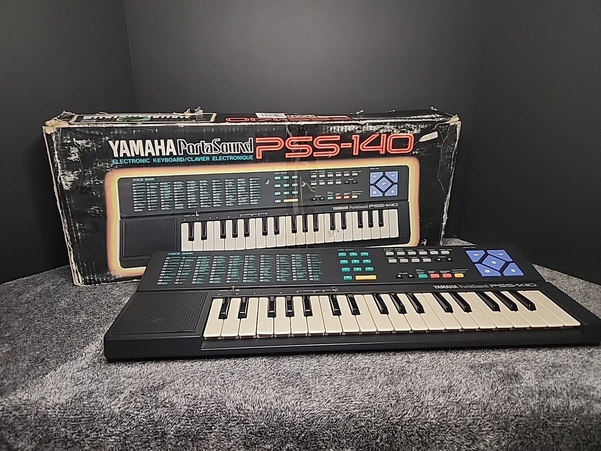 Vintage 1988 Yamaha PortaSound PSS-140 Electronic Keyboard In