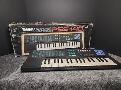 Vintage 1988 Yamaha PortaSound PSS-140 Electronic Keyboard In