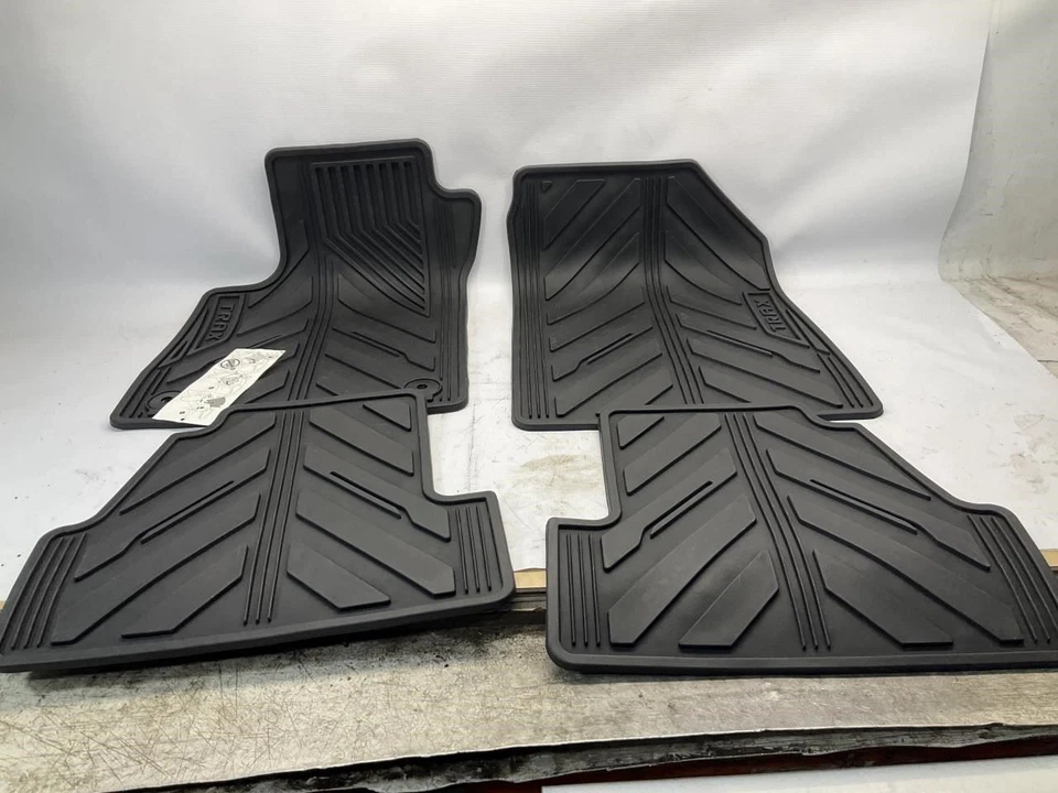 Juego de alfombrillas delanteras y traseras originales Chevrolet Trax 2015-2020 para todo tipo de clima P Foto 2 de 4