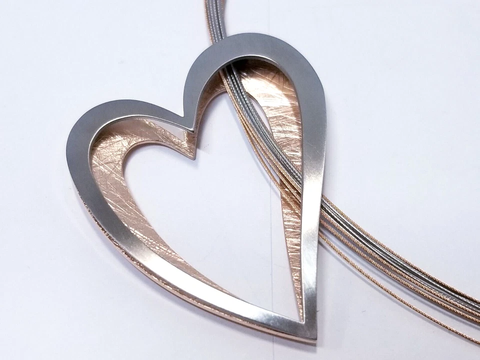 Collar corazón dos tonos diseño Ernste Foto 4 de 4