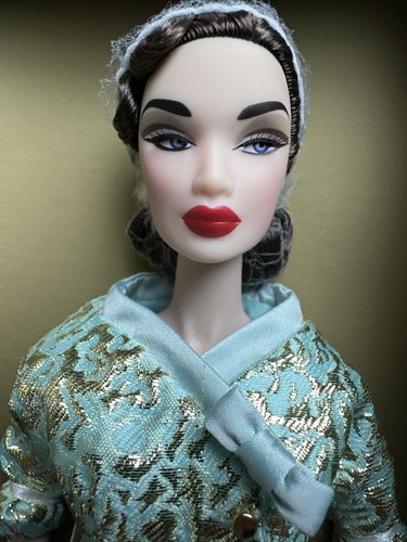 Integrity Fashion Royalty East 59th Dream in Aquamarine Coralynn Kwan Doll NRFB - Bild 24 von 24