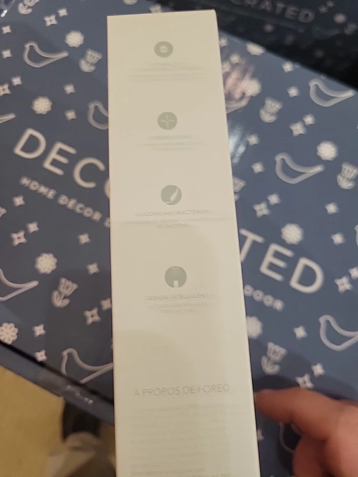 Foreo Espada Pro Level Blue Light Acne Treatment -NEW MAGENTA - Image 3 of 4