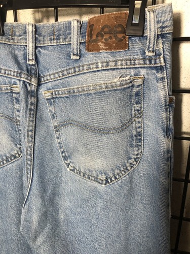 Lee Jeans Men's 33x34 Blue Medium Wash Lightly Distressed Regular Fit - Picture 8 of 9