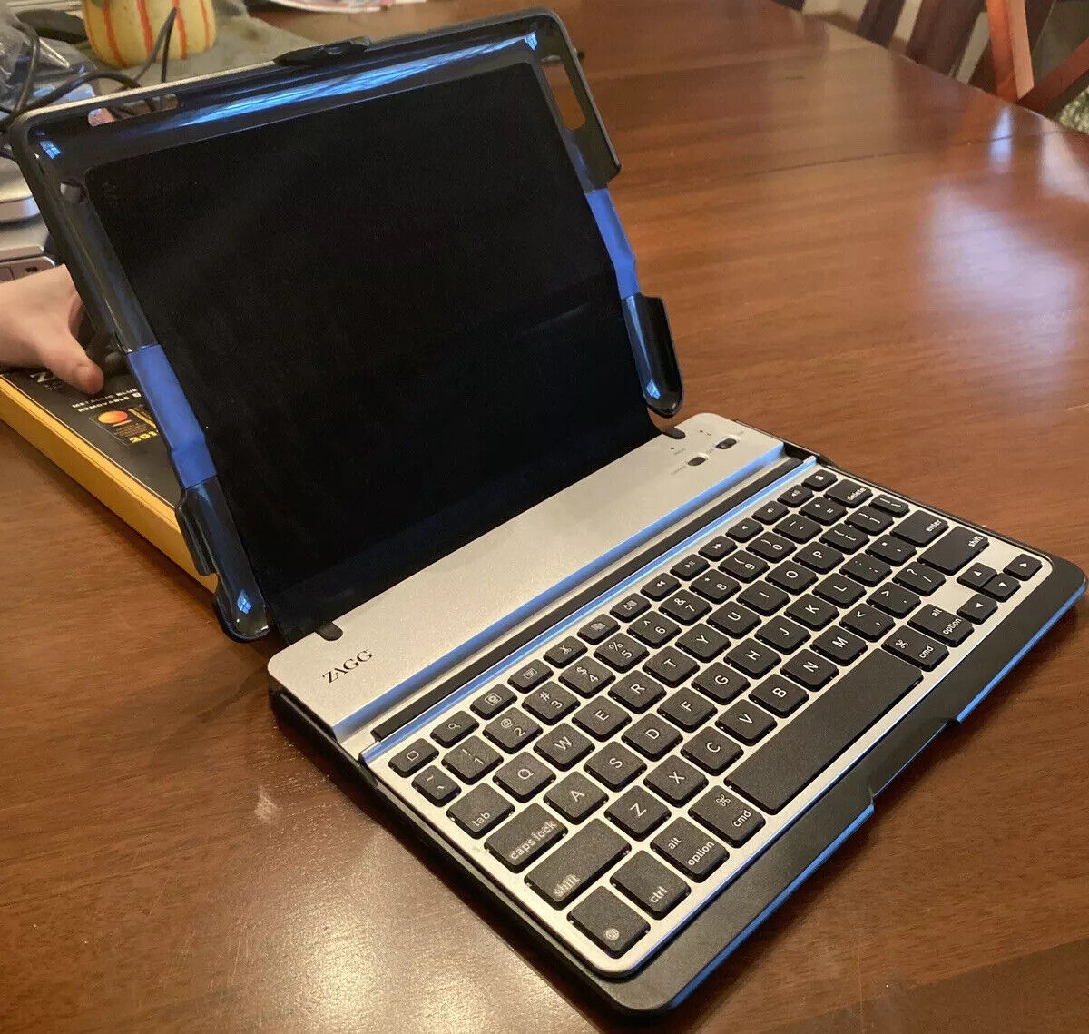 ZAGG Folio Case Hinged with Bluetooth Keyboard For iPad Air 2 & 3 GEN