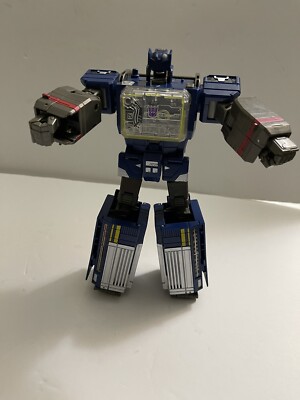2015 Hasbro SA V-2976B Transformer Soundwave