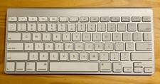 WIRELESS KEYBOARD    APPLE   Bluetooths Perfectly with iPad