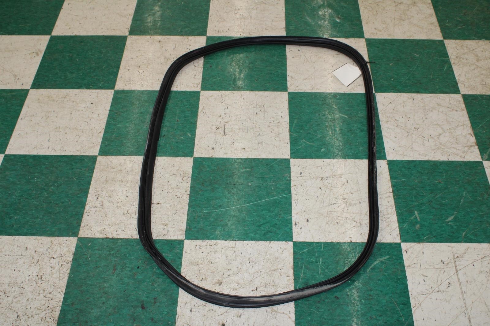 13-18 Bentley Flying Spur Hatch Trunk Rubber Surround Weather Gasket Seal Strip