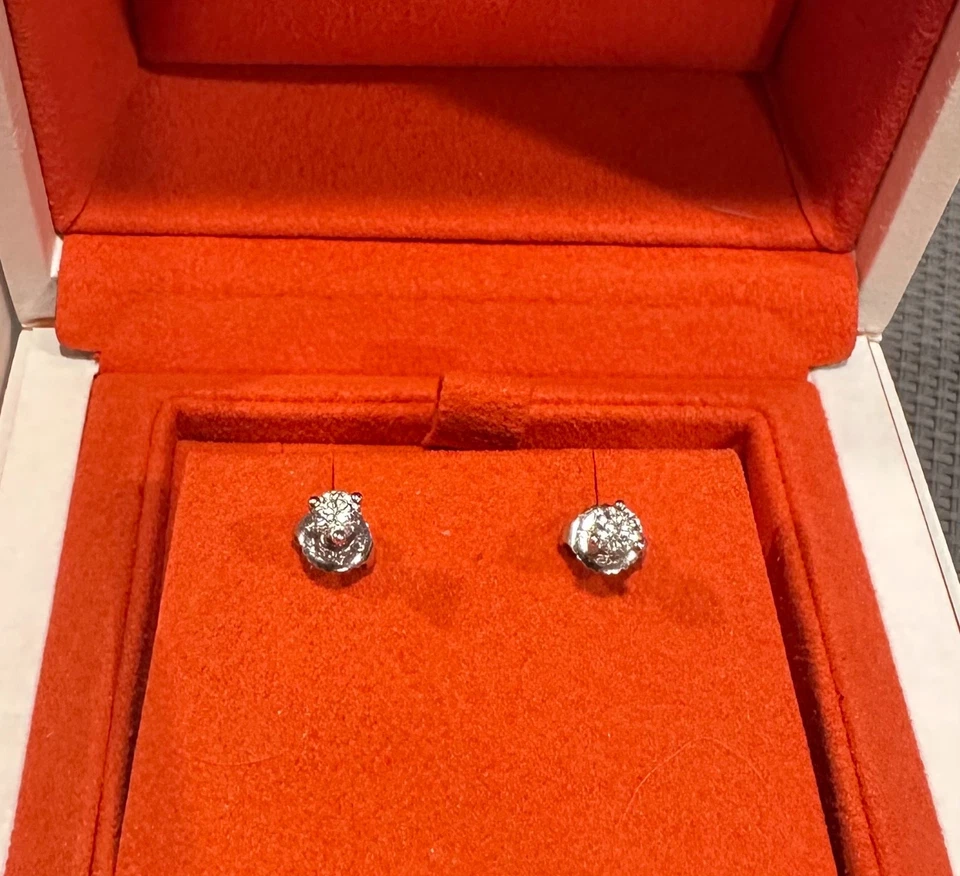 IMPRESIONANTES ARETES DE DIAMANTES CORAZONES EN LLAMAS .40 TW EN ORO BLANCO DE 18K 40% DE DESCUENTO Foto 3 de 4