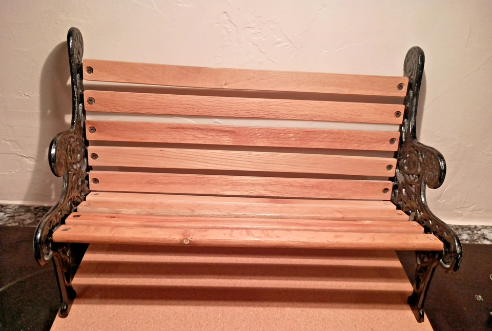 Banco Parque Miniatura Vintage Madera Marrón Hierro Fundido Oso Muñeca Tamaño 15x10 Foto 2 de 4