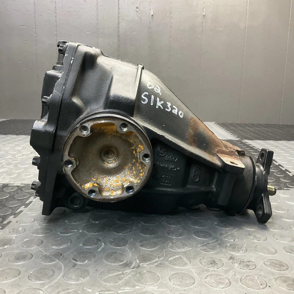 2001-2004 Mercedes Benz SLK 320 Rear Axle Differential Carrier - Imagem 2 de 4