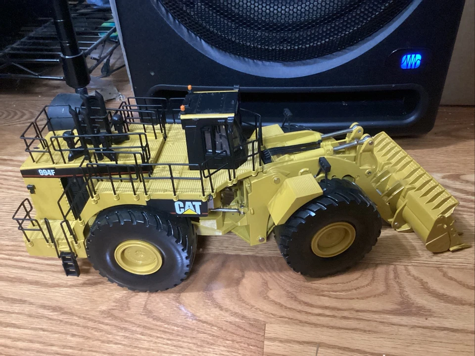 Norscot CAT 994F Wheel Loader 1:50 Scale Die-Cast #55161 - Image 3 of 4