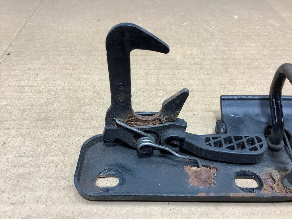 Volkswagen Rabbit 2007 capó delantero bloqueo de seguridad cierre captura OEM+ Foto 2 de 4