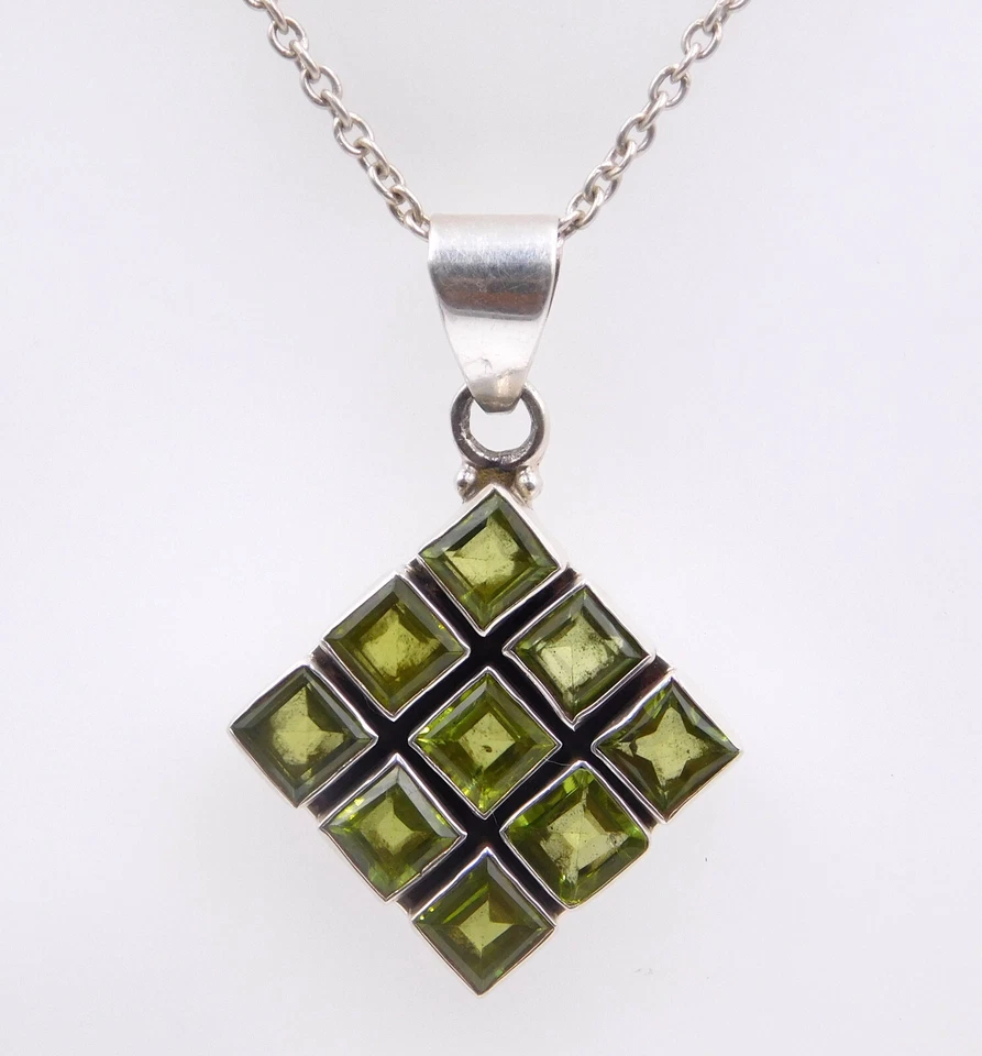 Colgante hecho a mano de piedras preciosas de corte peridoto natural de plata de ley 925 de 6 gm tamaño 1,5" Foto 4 de 4