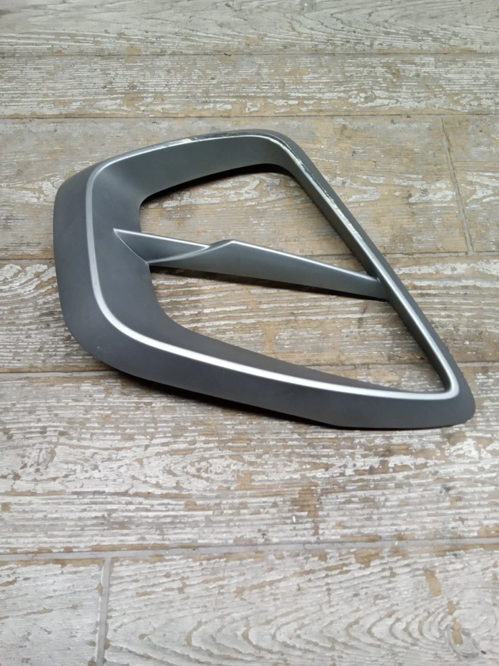 Cubierta de carenado de parrilla lateral izquierda 13 Triumph Trophy 1200 SE 2305398  Foto 4 de 4