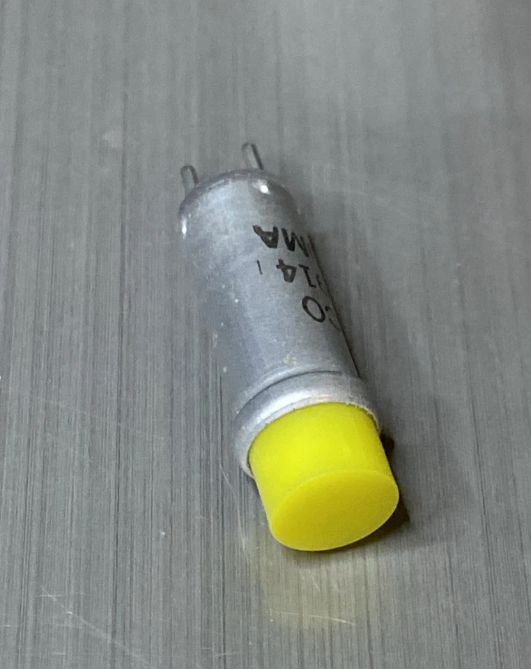 Dialco 507-3914 14V 80ma PANEL INDICATOR INCAND Yellow - Image 2 of 2