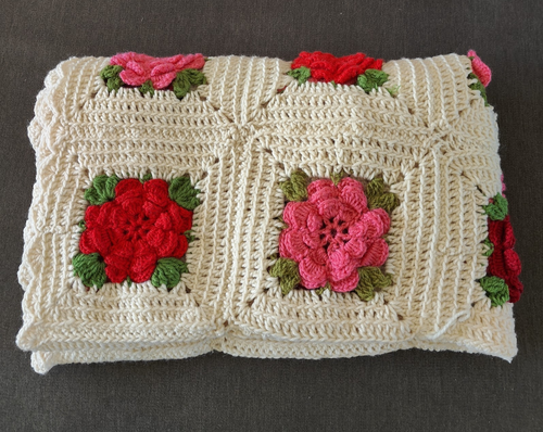 Vintage Handmade Granny Square 3D Red Pink Roses Crochet Throw Afghan 41x49 - Picture 9 of 9