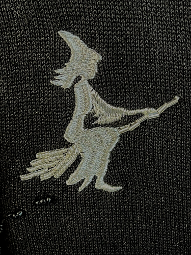 Storybook Strickpullover Halloween fliegende Hexe Größe Small Langarm mit durchgehendem Reißverschluss - Bild 5 von 9