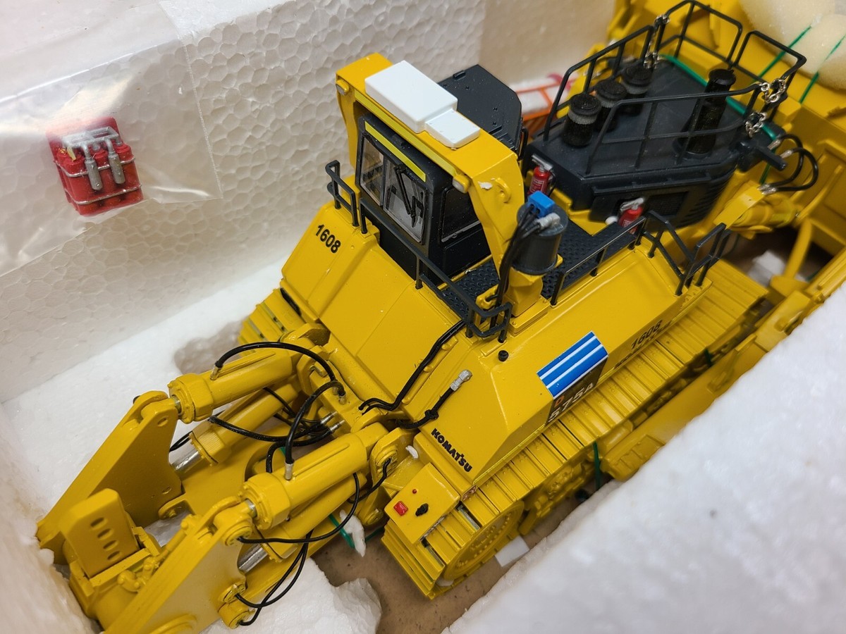 京商　Komatsu D575A-3 SD ブルドーザー 1/50 Komatsu D575A-3 SD Super Dozer - A3 Version | DiecastMatt