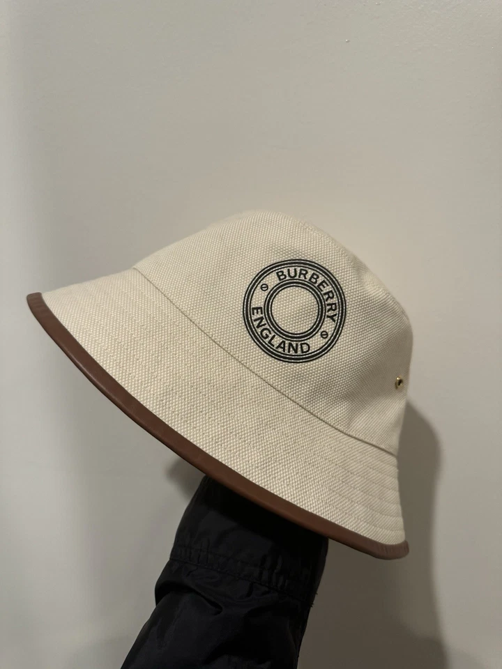 Sombrero cubo de lona con logotipo de Burberry Foto 3 de 4