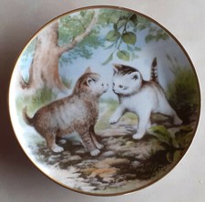 Wandteller Kitten Motiv 2 Katzen grau weiss Goldrand AK Kaiser Baum