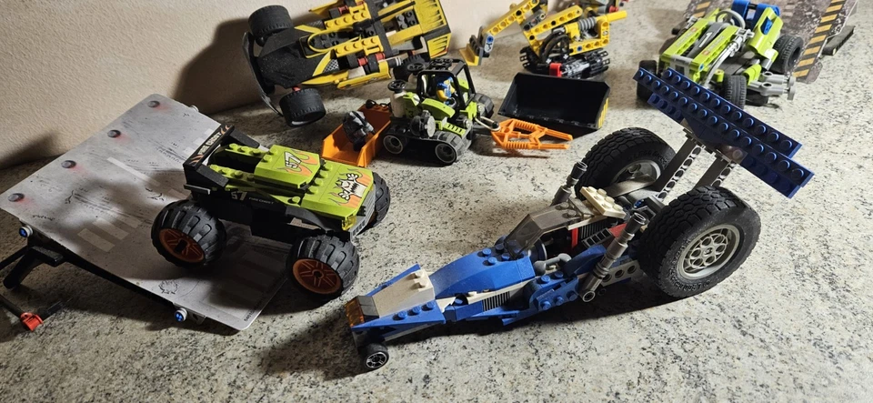 LOTTO LEGO SFUSI CON MEZZI E MINIFIGURE COME DA FOTO - Immagine 4 di 4