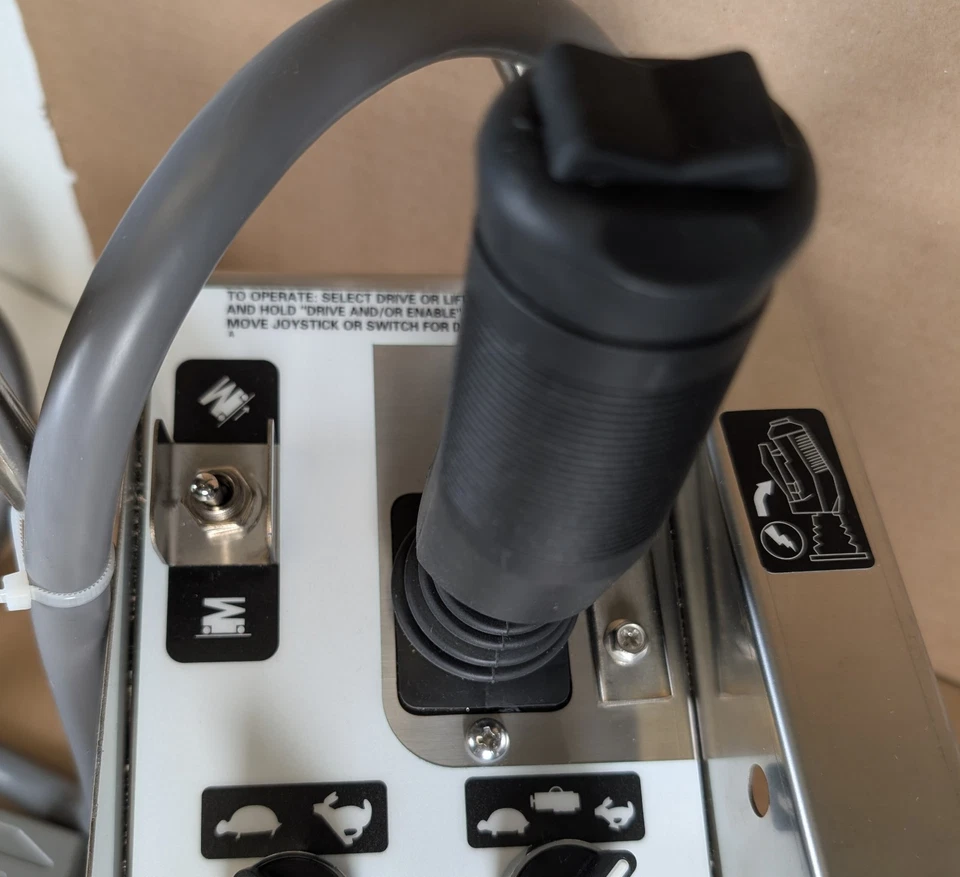 Caja de control de plataforma 114492 para elevadores Skyjack SJ9250 SJ8241RT SJ8831RT SJ8841RT Foto 3 de 4