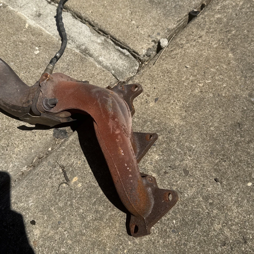 04-09 Cadillac STS SRX Right Passenger Side Exhaust Manifold OEM Catalytic 02 - Image 4 of 4