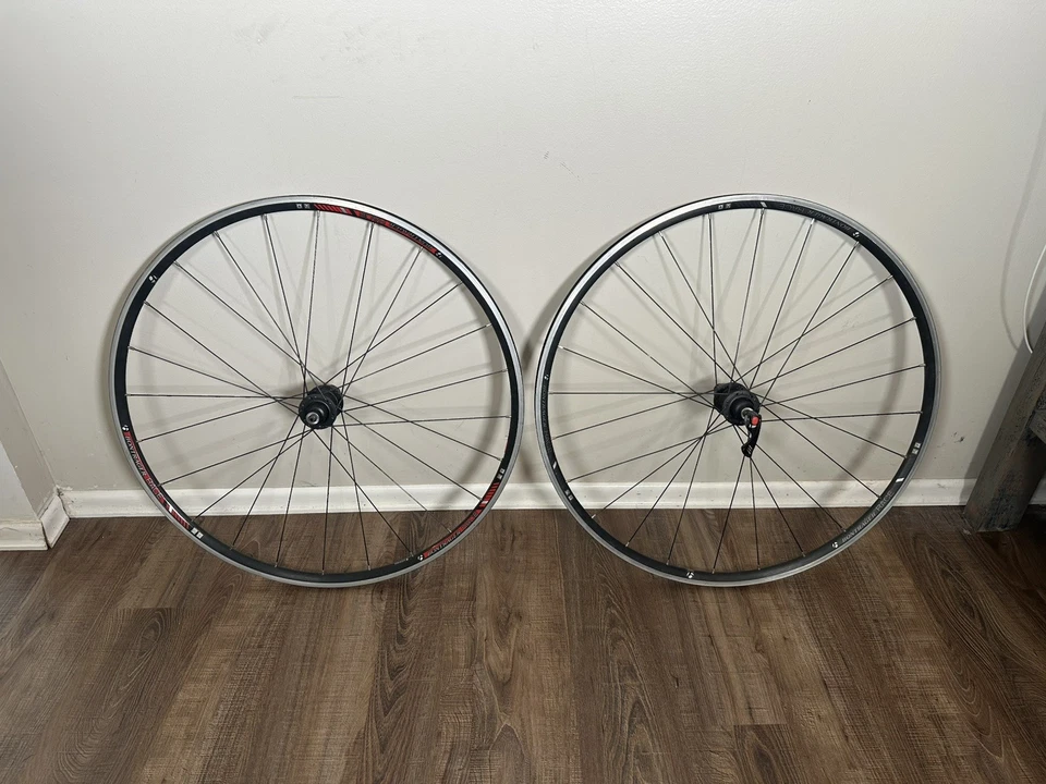 Conjunto BONTRAGER Race ETRTO 622mm x 17 rodas aro freio bicicleta de estrada par - Imagem 2 de 4