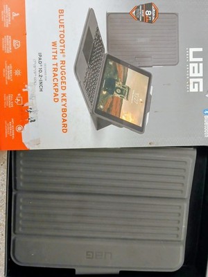 UAG BLUETOOTH RUGGED KEYBOARD WITH TRACKPAD FOR IPAD 10.2-INCH