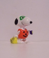 Snoopy Pumpkin Halloween PVC Figurine Flashlight Trick or Treat Peanuts