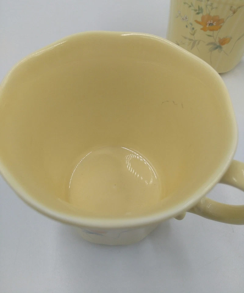 2 tazas de café Mikasa #CAB30 Country Petites KENT amarillas con flores Foto 4 de 4