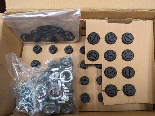 LOT of 100 SOUTHCO Vise Action Latch MODEL # E5-6-003-UU1 1/4 turn w/out Cam - Picture 4 of 8