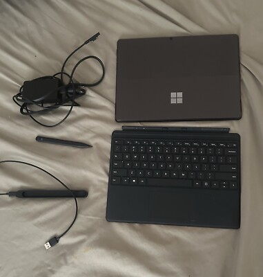 Surface Pro 8 With Accessories 
