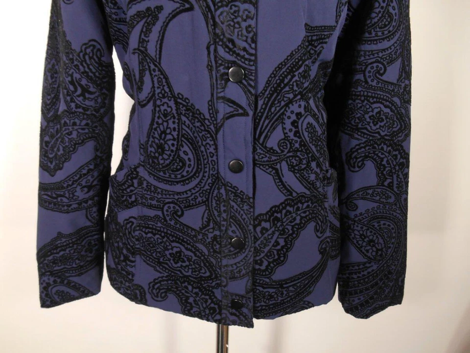 Hermosa Chaqueta Cortavientos Para Mujer Talla 0 Chico's Zenergy Azul Paisley Forrada Foto 3 de 4