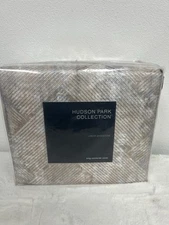 Hudson Park Linear Sandstone King Duvet Cover Gold New