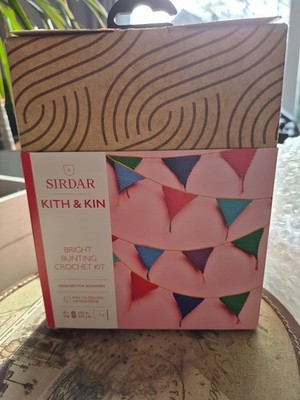 SIRDAR Kith & Kin Bright Wimpel Häkelset NEU UND VERPACKT Handwerk Nähen Stricken - C233