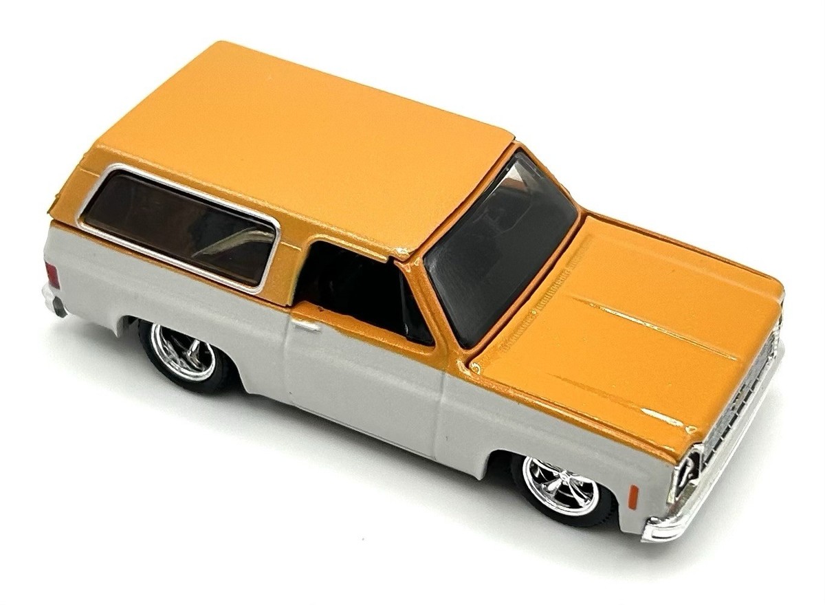 M2マシーン ウォルマート限定　1973 シボレーK5 ブレーザー M2 Machines 1:64 Mijo 1973 Chevrolet K5 Blazer with