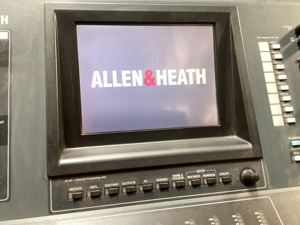 Superficie de mezcla digital Allen & Heath iLive-T112 Foto 3 de 4