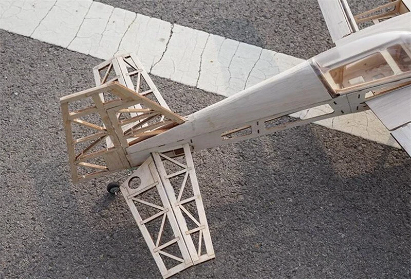 遥控 EXTRA330 固定翼模型巴尔萨木套件皮肤五金飞机 DIY 飞机 — 第 4/4 张图片