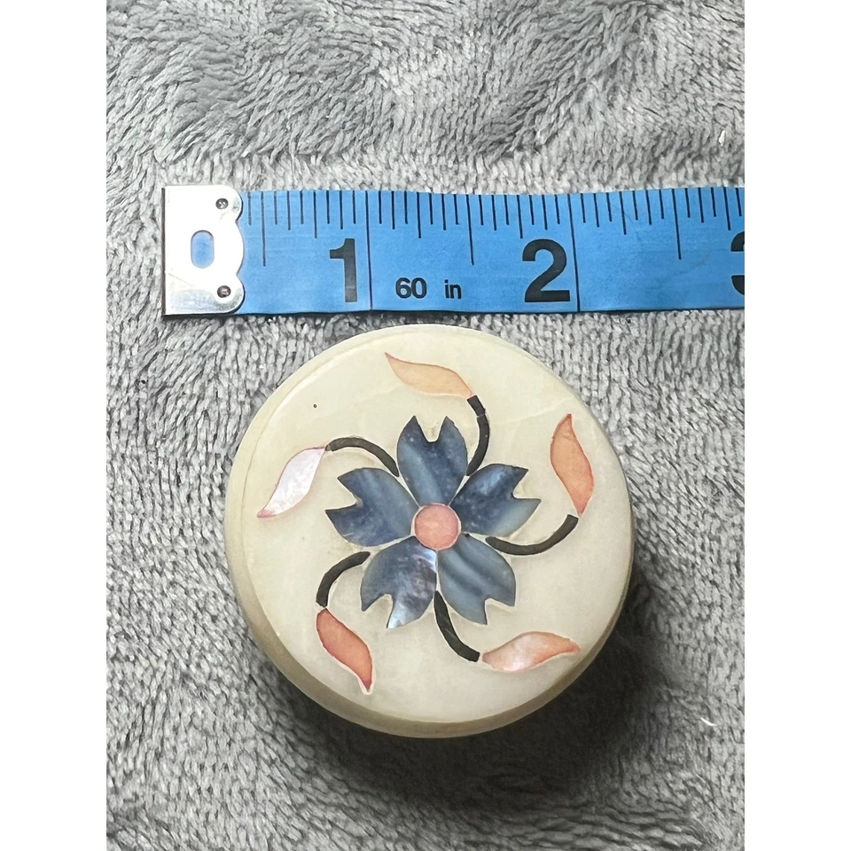 Vintage Stone Inlay Trinket Box Floral Round Alabaster Soapstone 2.5 Inch - Image 4 of 4