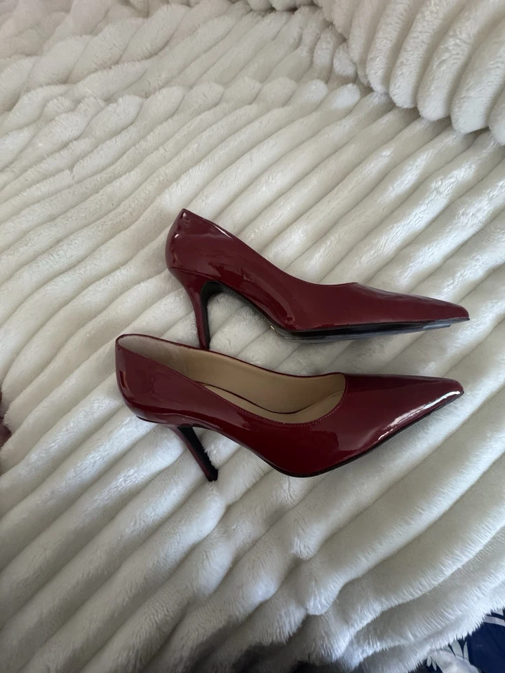 Tacones de salón rojos de charol Cole Haan para mujer talla 7B Foto 4 de 4