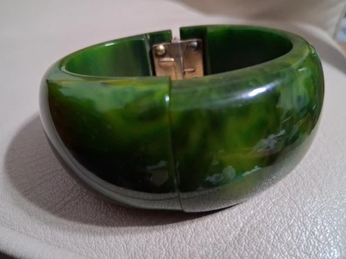 Vintage Green Marblized Bakelite Cuffed Bracelet 1940s Plastic Jewelry