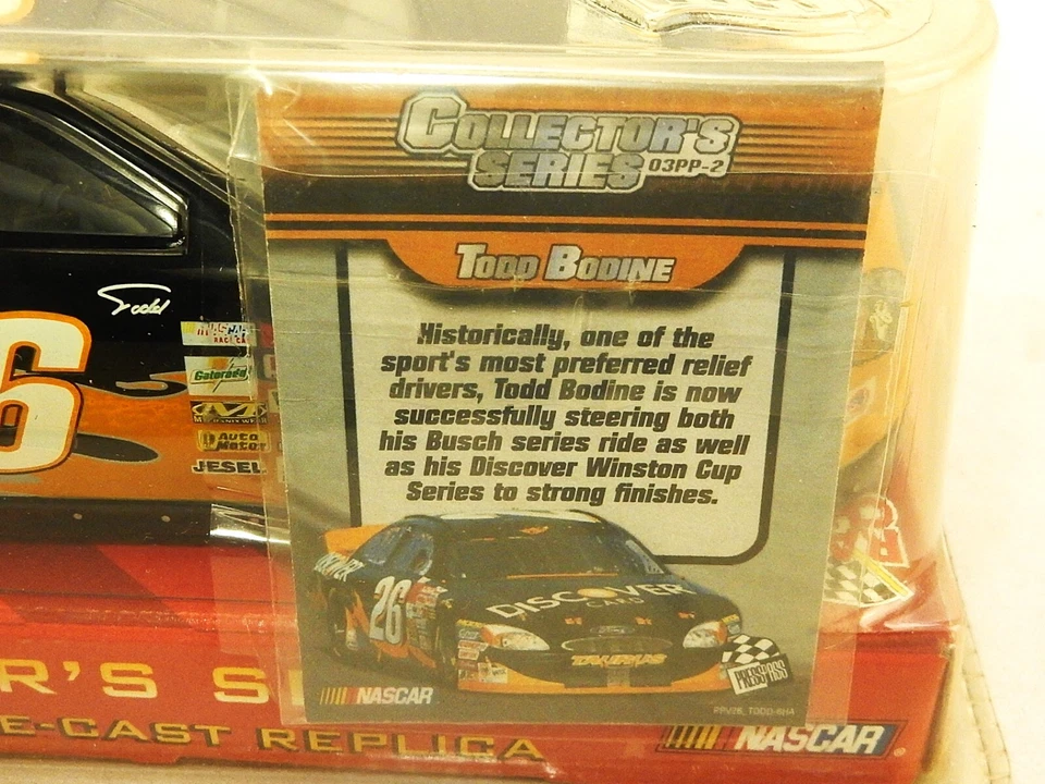 #26 NASCAR 1:24 Die Cast, Todd Bodine, Ford Taurus 2003, Discover Card, D-34 Foto 3 de 4