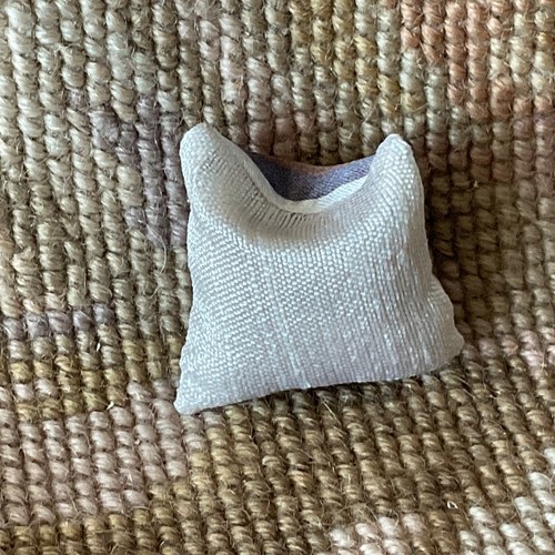 Dollhouse Miniature Bed Sofa Chair Silk Pillow Cushion Bolster 1628 - Picture 5 of 6