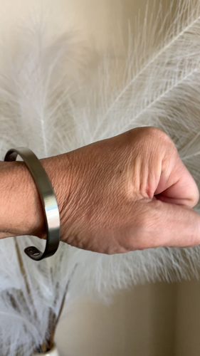 Gorgeous Titanium Magnetic Bracelet Balance Power Energy Arthritis Pain Men Golf - Video 1 of 1