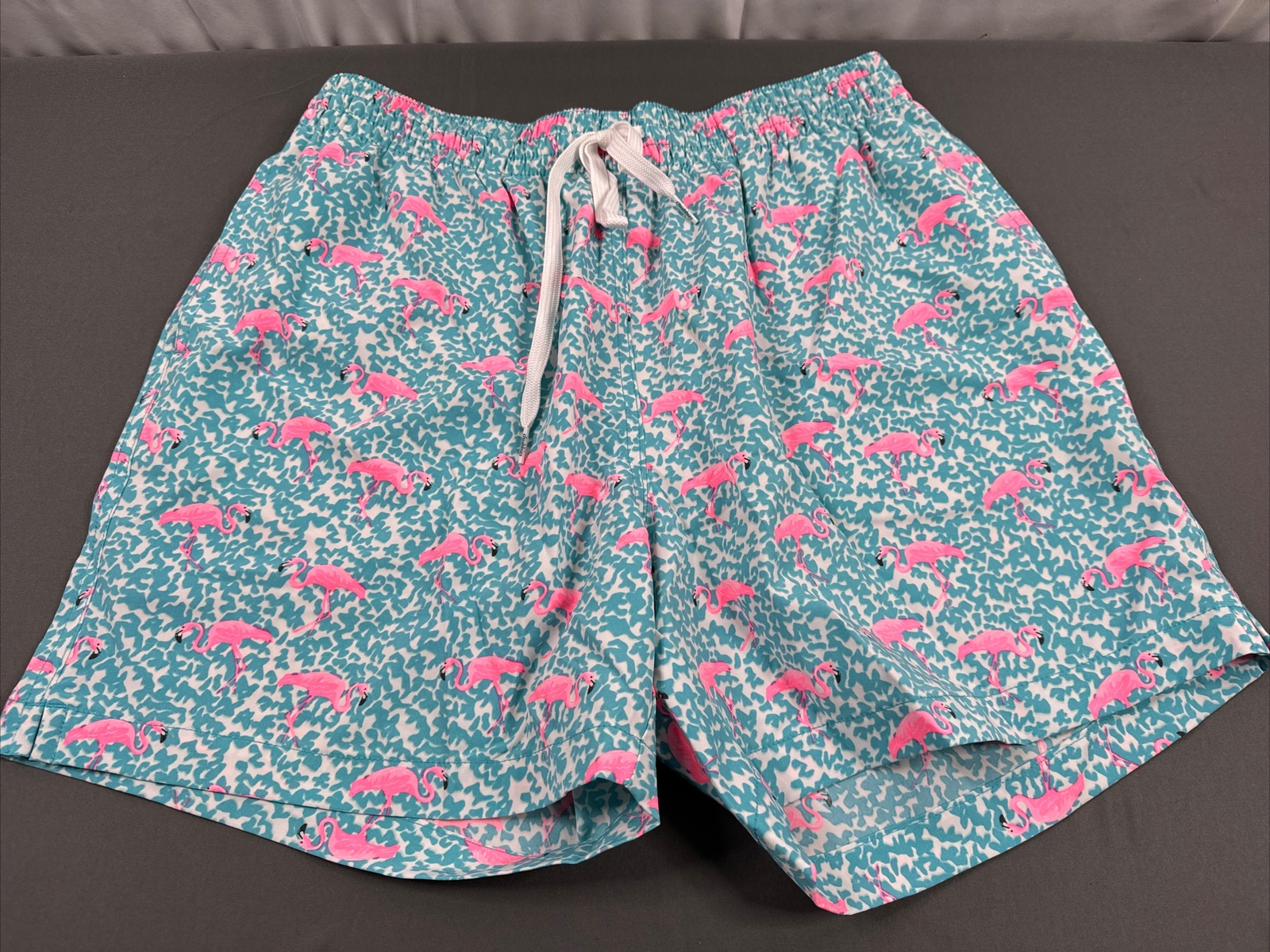 NWOT Chubbies The Domingos Are For Flamingos 5.5” Classic Swim Trunk Large