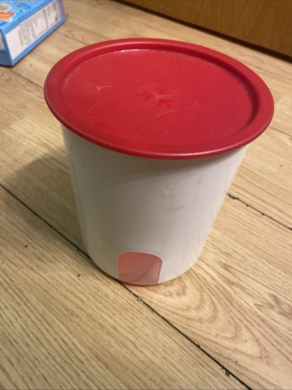 Tupperware One Touch Reminder Canister  (C) White w/ Red seal 🆓 💝 /good Luck.