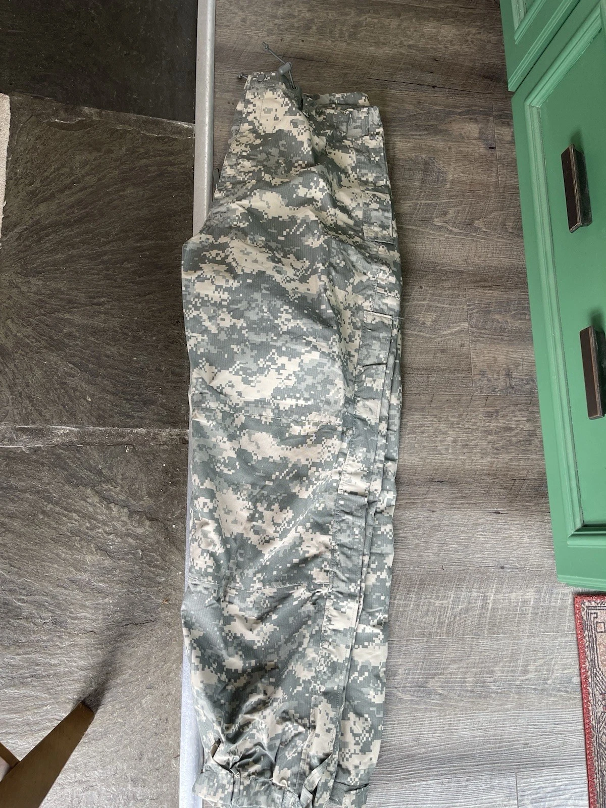 AU Gore-Tex Digital 34-38 Camo Gen III Pants Soft Shell 31 Long Camping Hiking
Opens in a new window