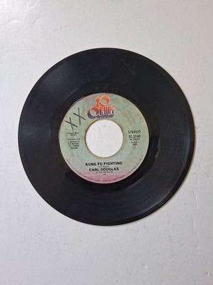 45 RPM  Carl Douglas Kung Fu Fighting VG